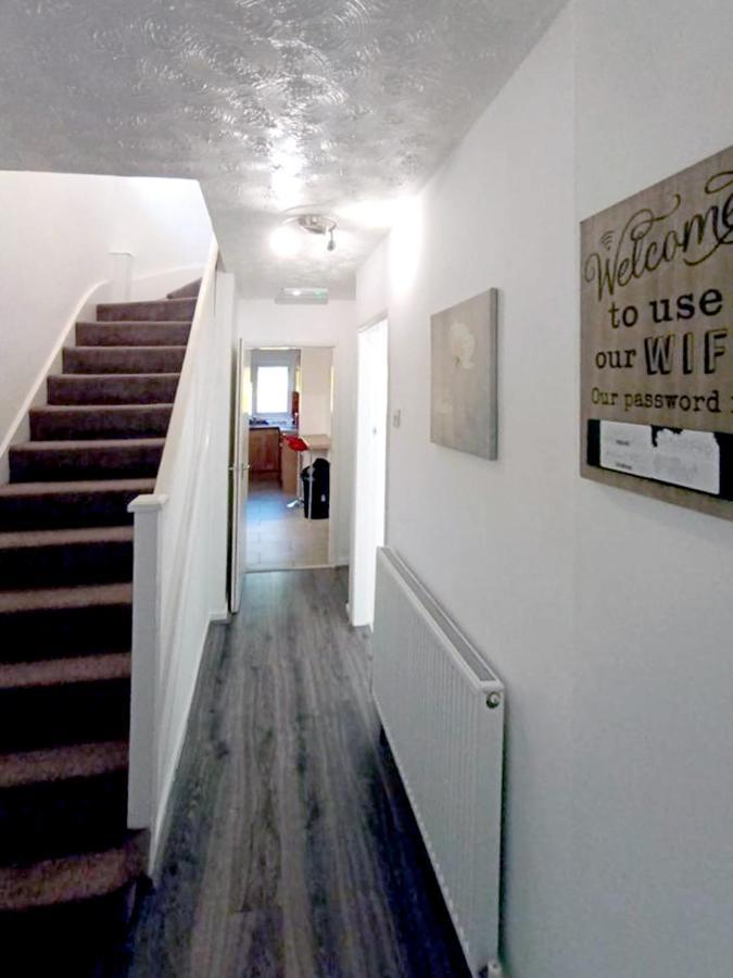 Cozy 4 Bedroom House In Smethwick With 4 Bathrooms Perfect For Contractors And Families Бирмингем Экстерьер фото