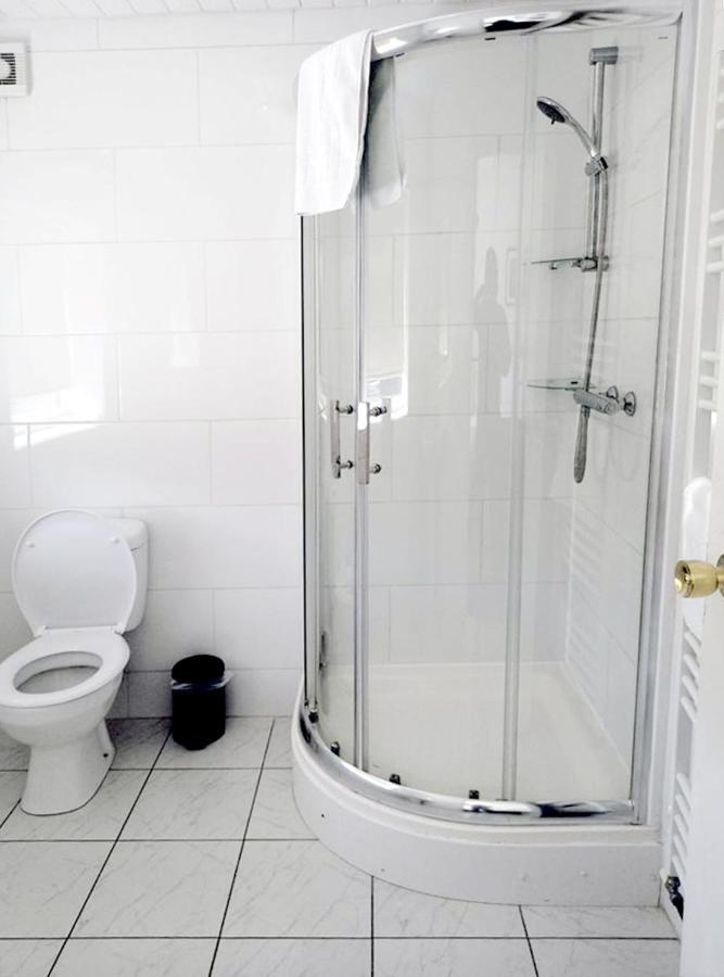 Cozy 4 Bedroom House In Smethwick With 4 Bathrooms Perfect For Contractors And Families Бирмингем Экстерьер фото