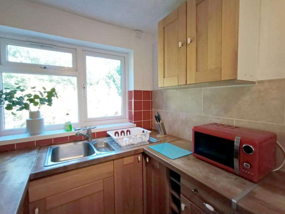 Cozy 4 Bedroom House In Smethwick With 4 Bathrooms Perfect For Contractors And Families Бирмингем Экстерьер фото